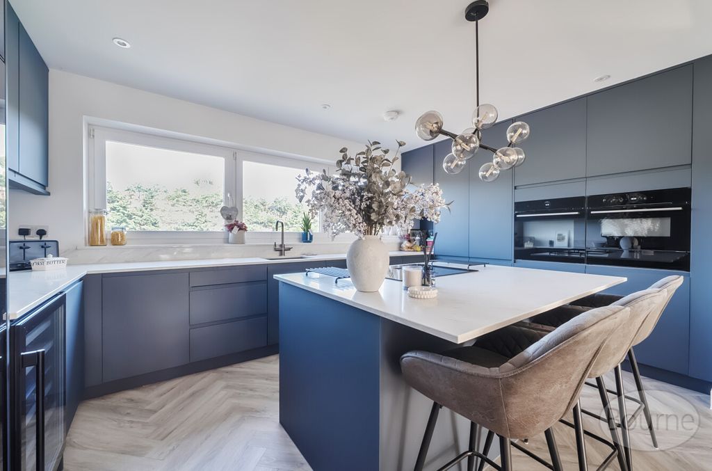 Property photo 2 of 24 Ea0Eb095-5A85-4Bb...