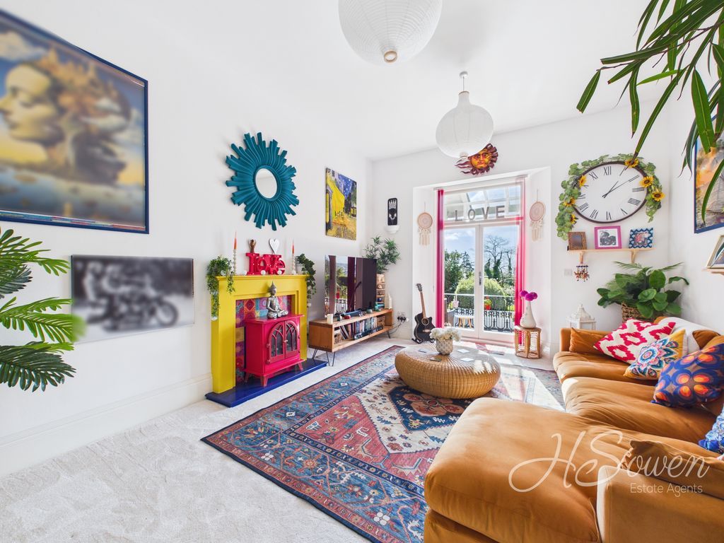 Property photo 3 of 19 Photo 1