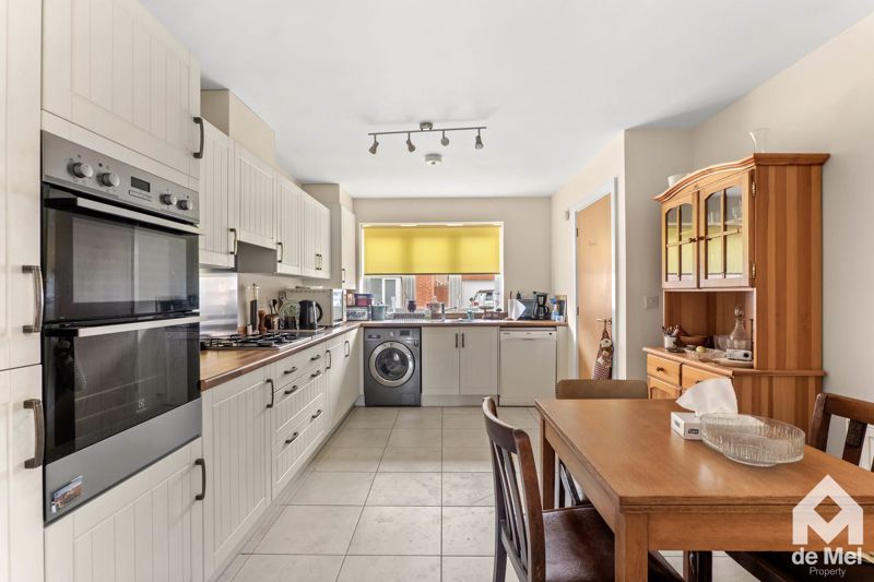 Property photo 2 of 14 Photo 11