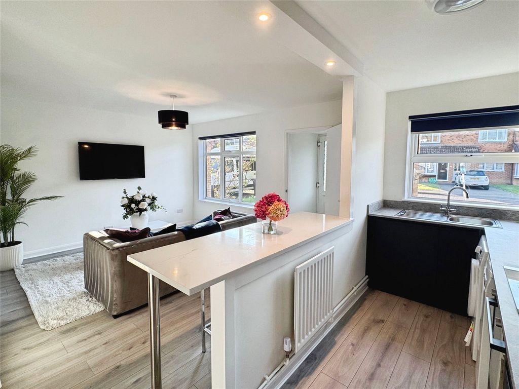 Property photo 2 of 9 Picture No. 32