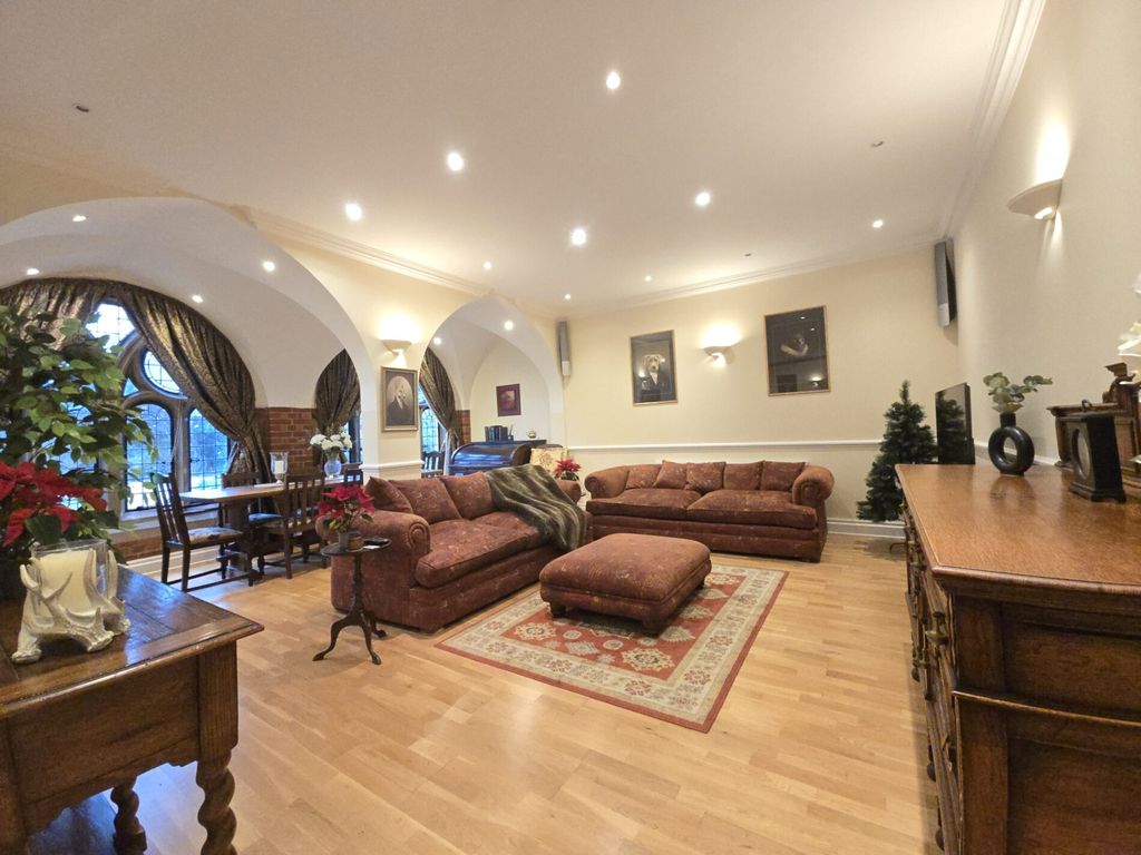 Property photo 3 of 17