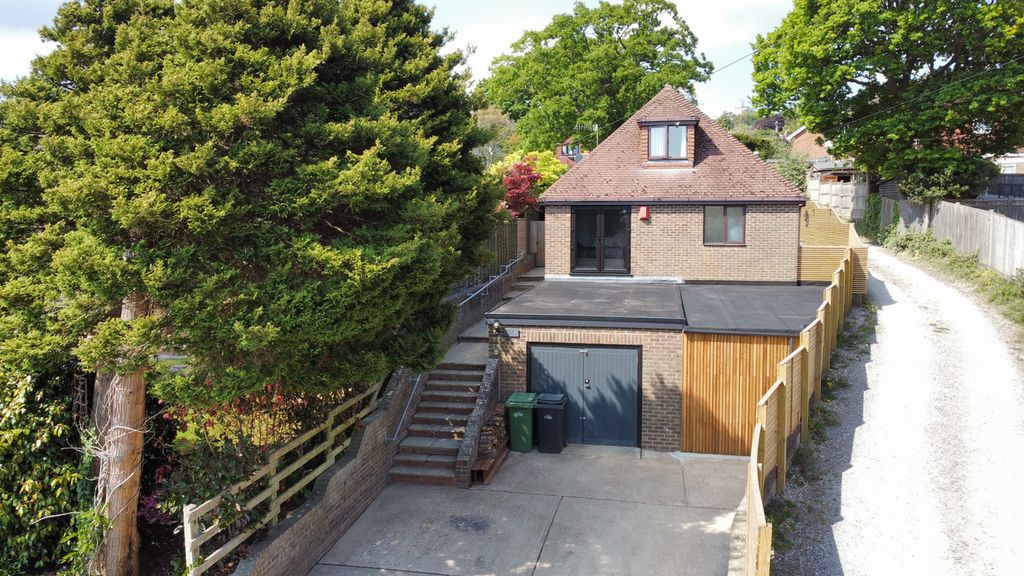 Property photo 1 of 32