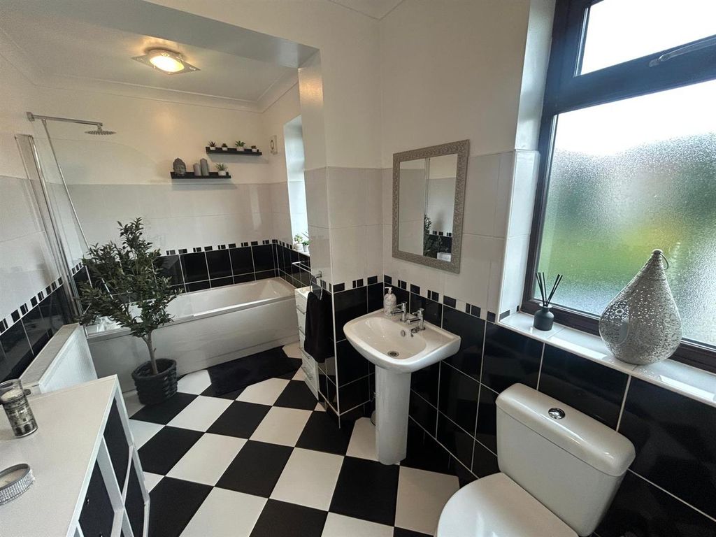 Property photo 2 of 39