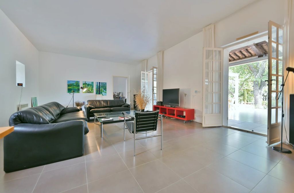 Property photo 1 of 28