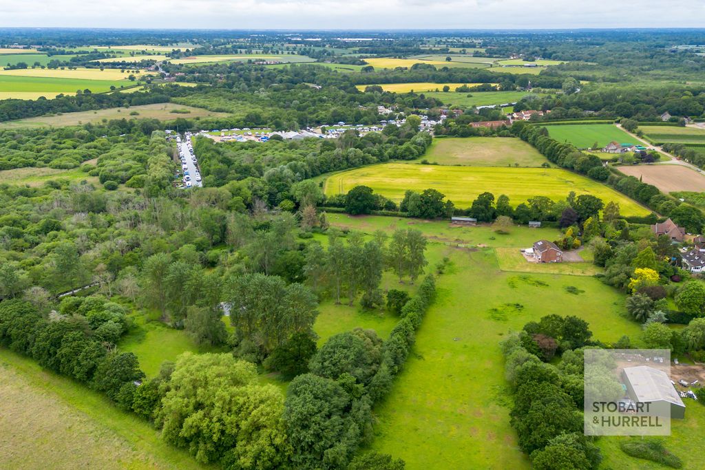 Property photo 1 of 40 Side Aerial