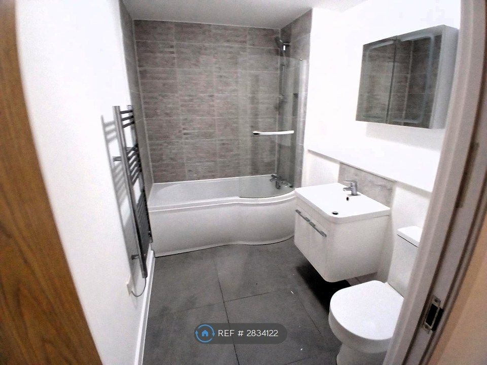Property photo 3 of 10 Family Bathroom
