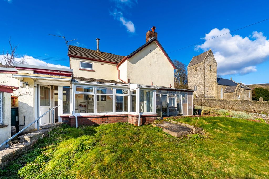 Property photo 3 of 44