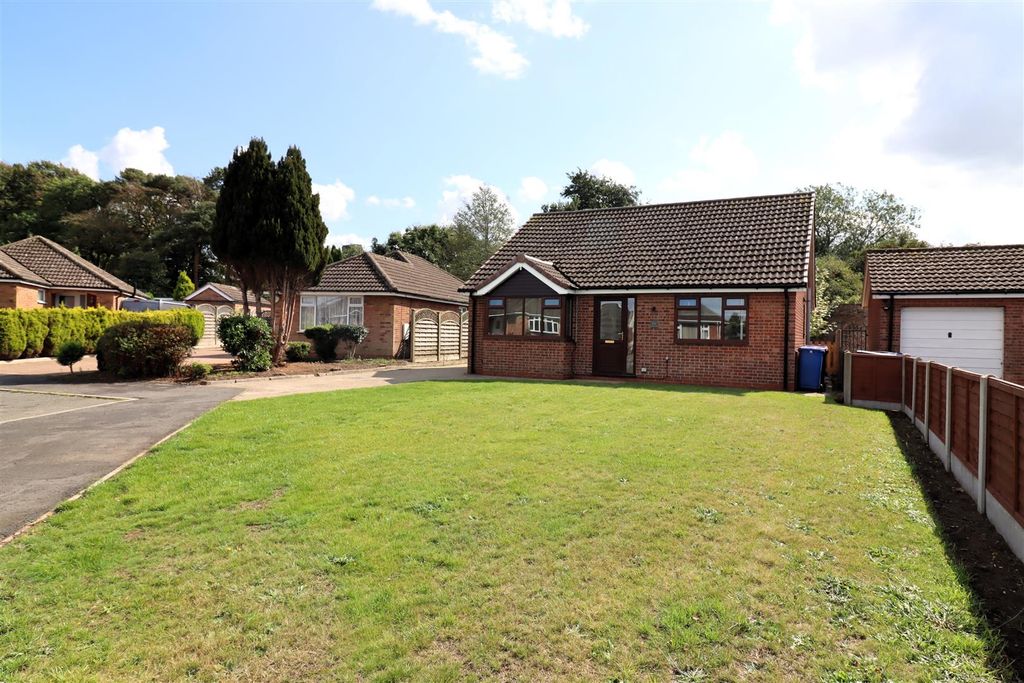 Property photo 1 of 17 Outside