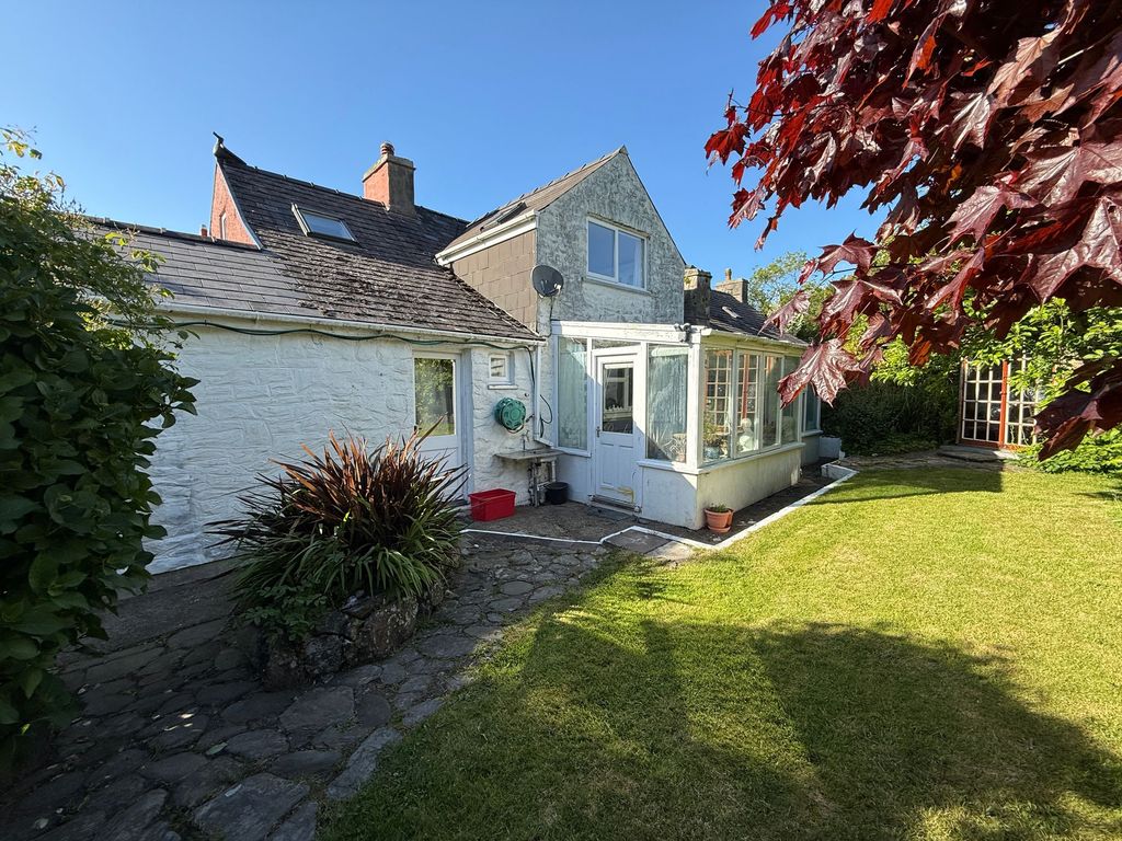 Property photo 2 of 40