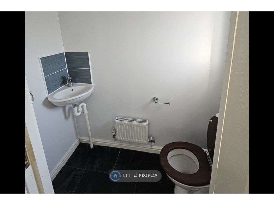 Property photo 3 of 11 Cloakroom Wc