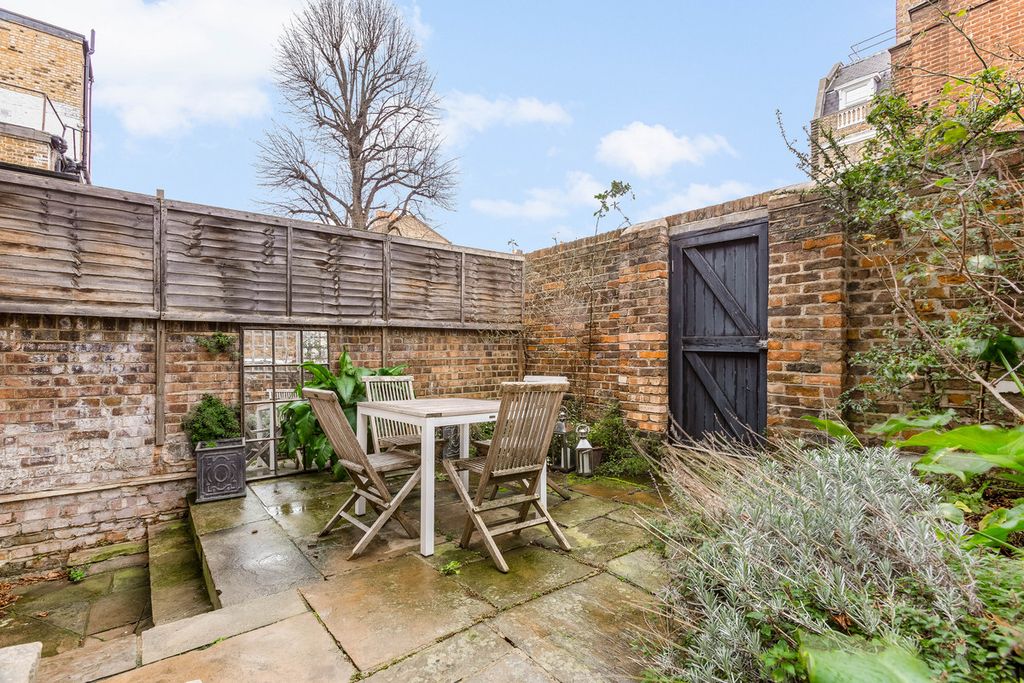 Property photo 2 of 19