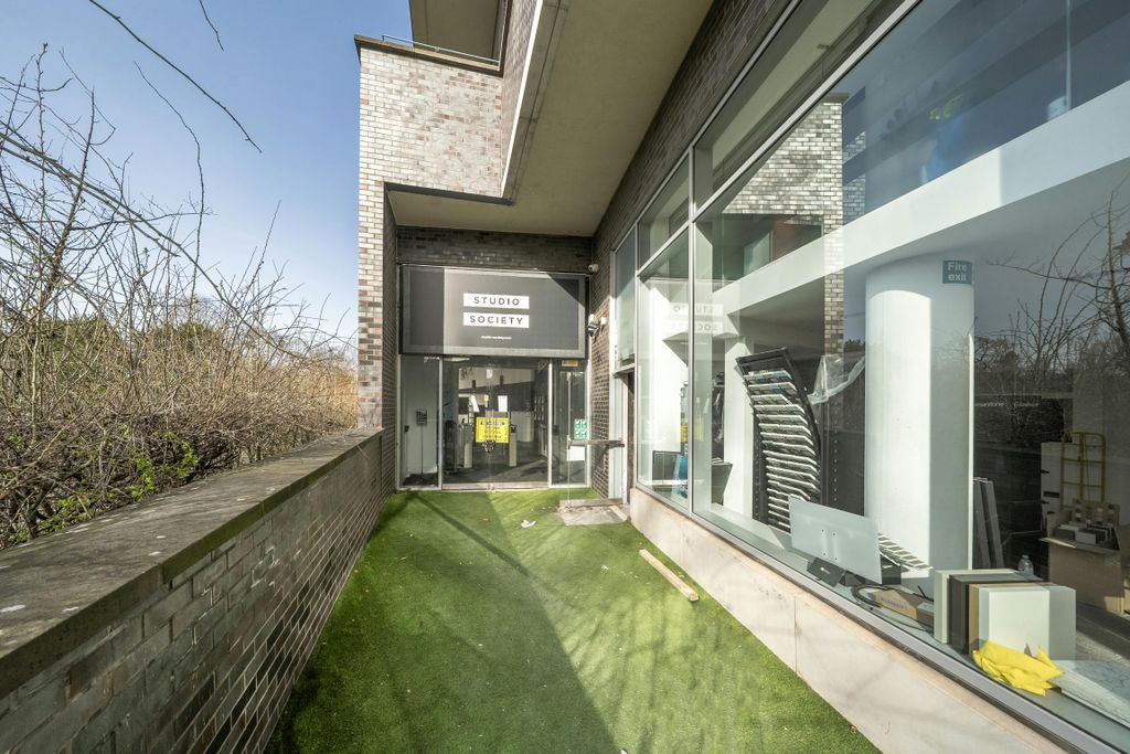 Property photo 3 of 8 1411195-1-69944Dce4245F.Jpg