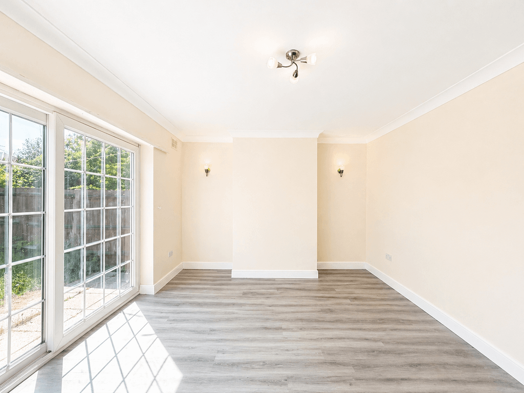 Property photo 2 of 8 Gallery