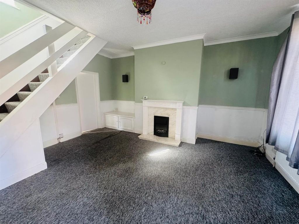 Property photo 2 of 10 Lounge