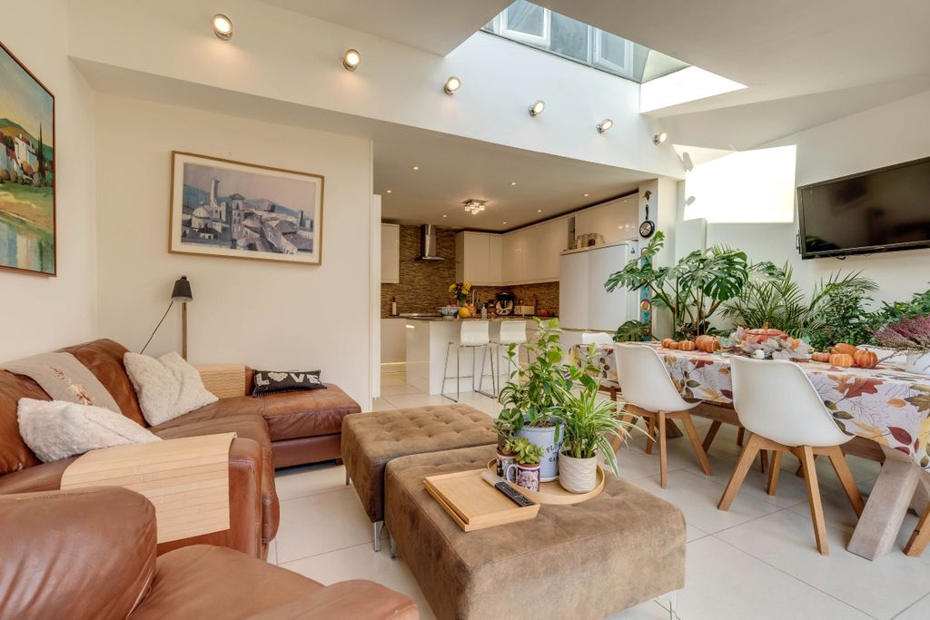 Property photo 2 of 35