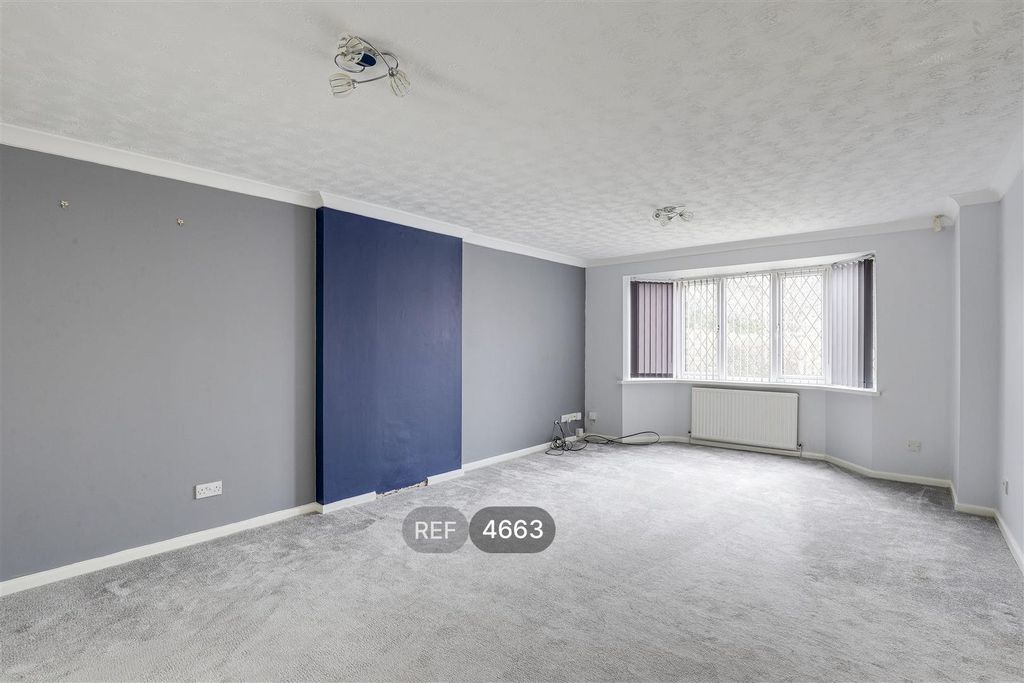 Property photo 2 of 21 Living Room