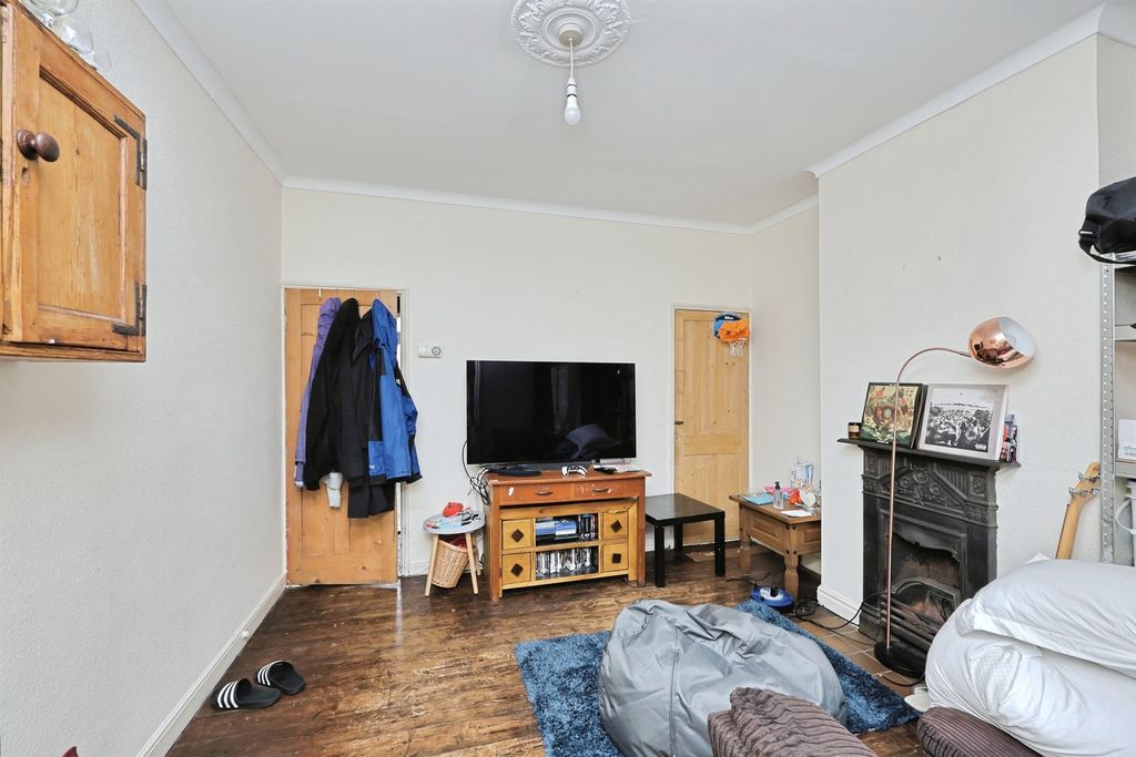 Property photo 3 of 11