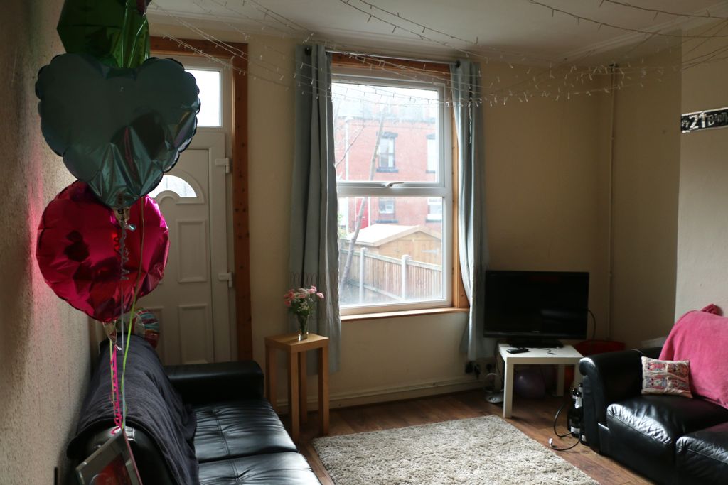 Property photo 2 of 11