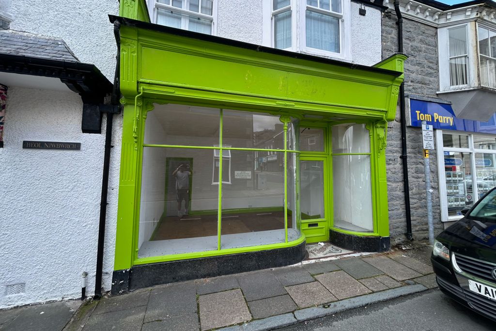 Property photo 1 of 10 2 Newborough Street, Blaenau Ffestiniog, Gwynedd, Ll41 3Dg