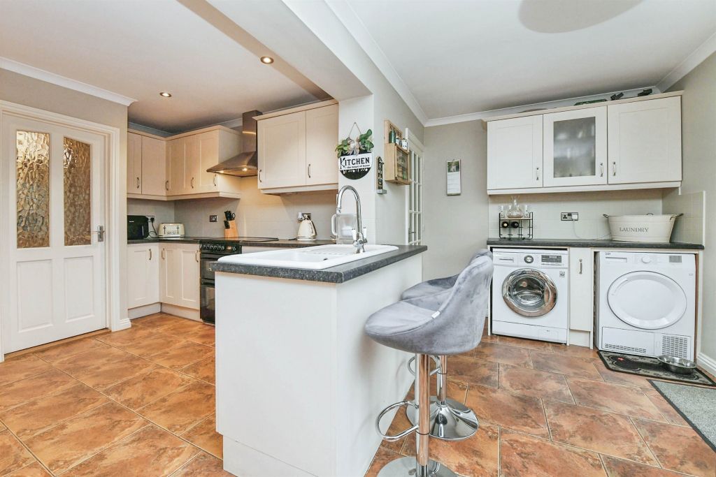 Property photo 3 of 16 Kitchen