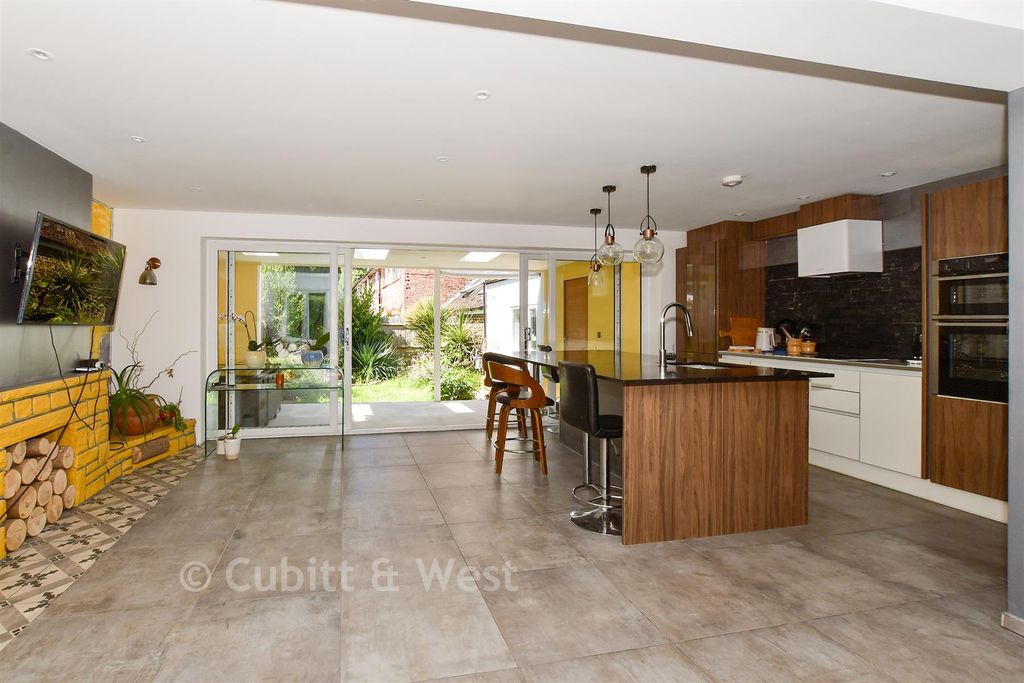 Property photo 2 of 15 Kitchen