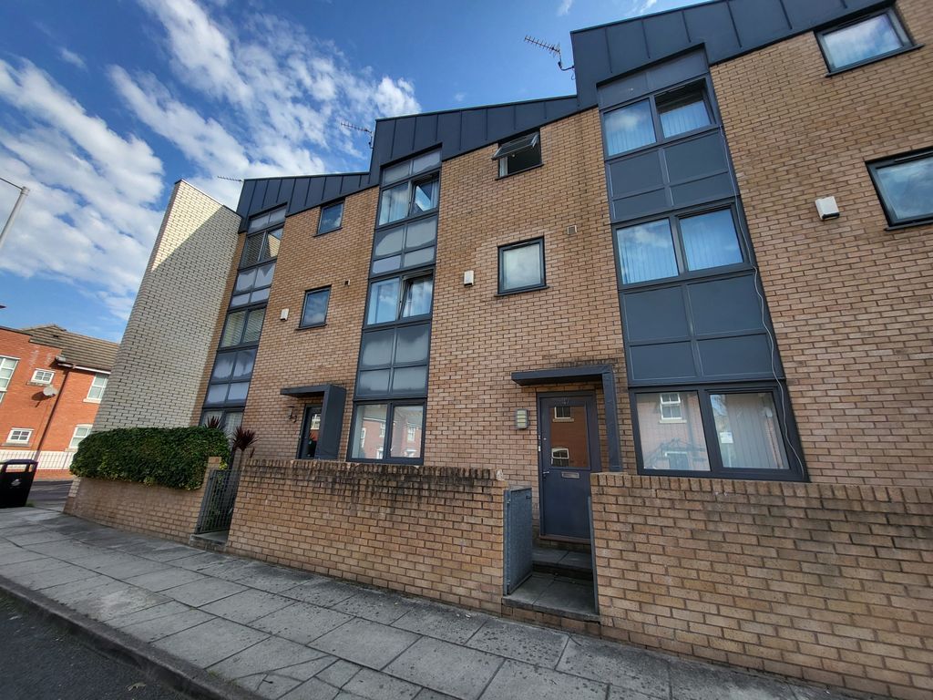 Property photo 1 of 23 3 Bedroom Town House For Sale