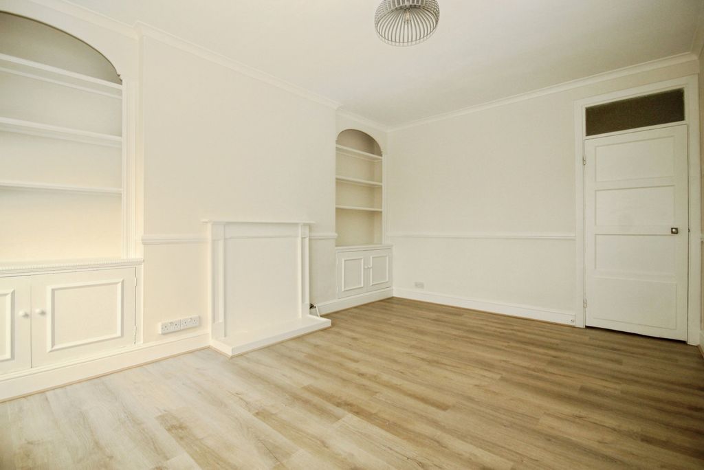 Property photo 3 of 16 Reception