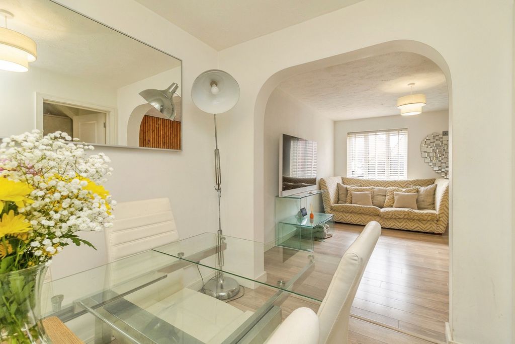 Property photo 2 of 20 Pbox-Img.Jpg