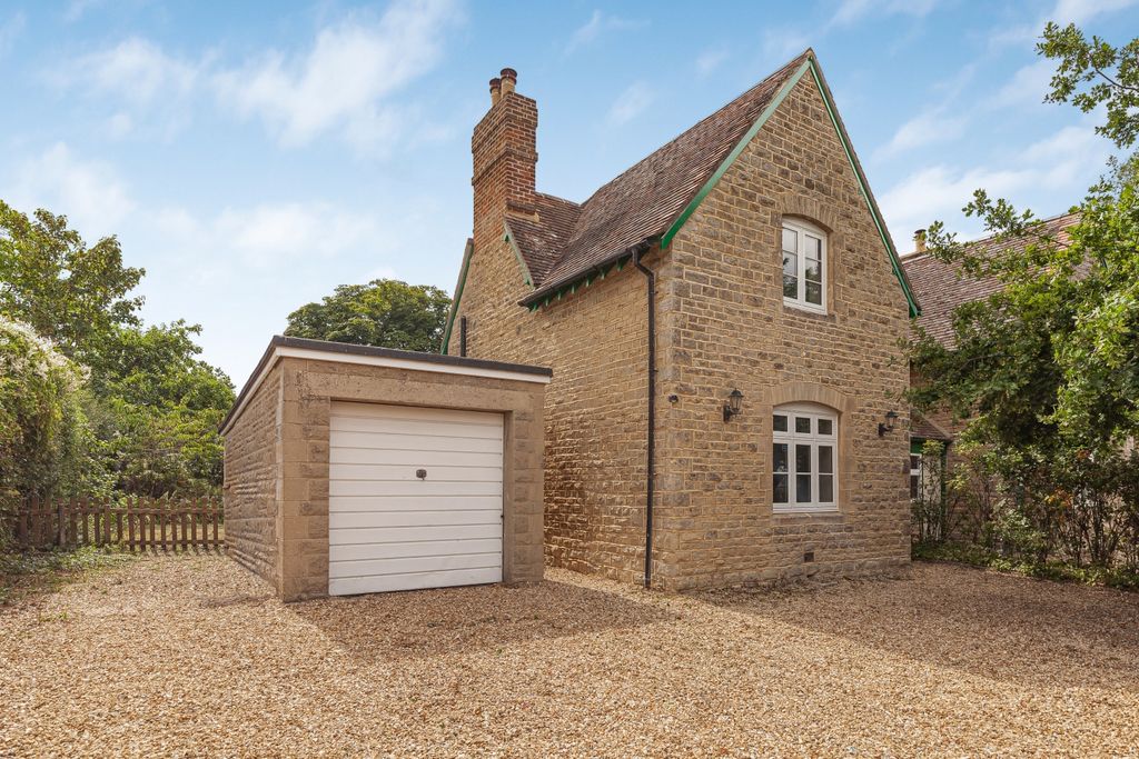 Property photo 1 of 9 288405