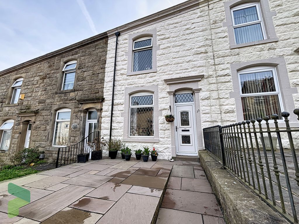 Property photo 2 of 22 Front Exterior