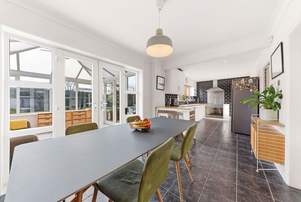 Property photo 3 of 24