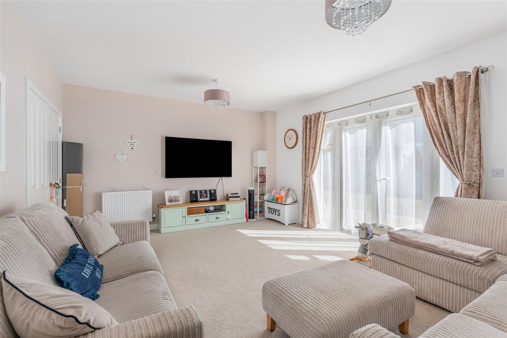 Property photo 3 of 24 4 Thenford Way, Banbury-6.Jpg