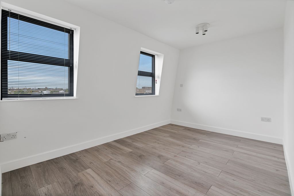 Property photo 3 of 4