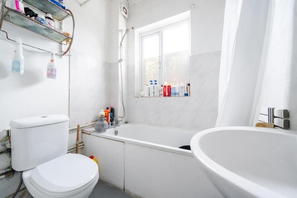 Property photo 3 of 10 Bathroom