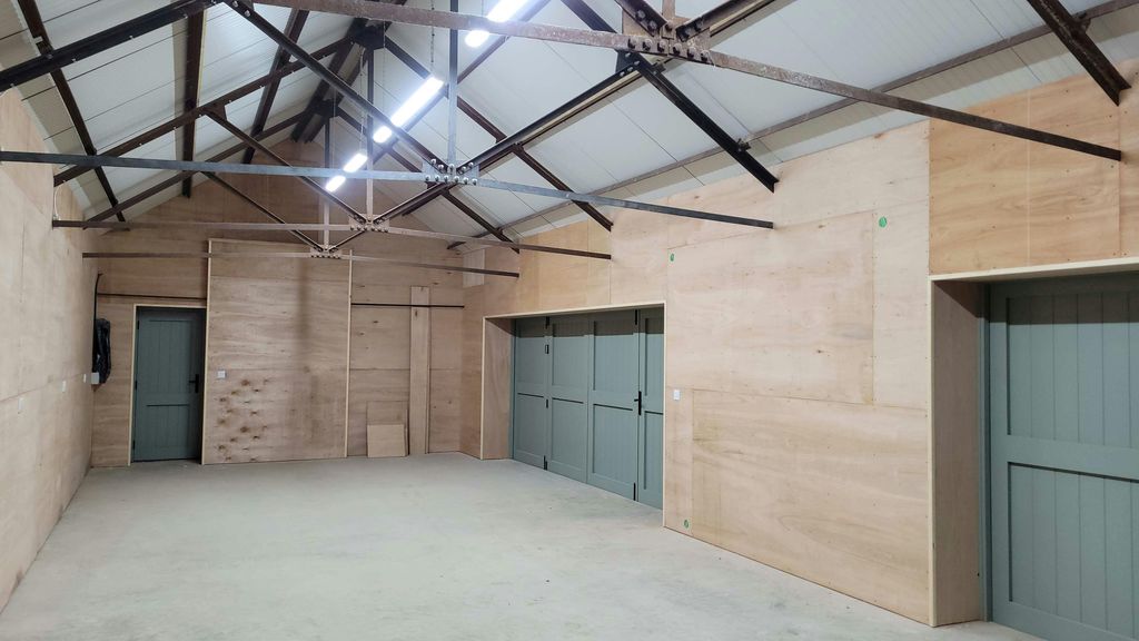 Property photo 1 of 2 Int 1.Jpg