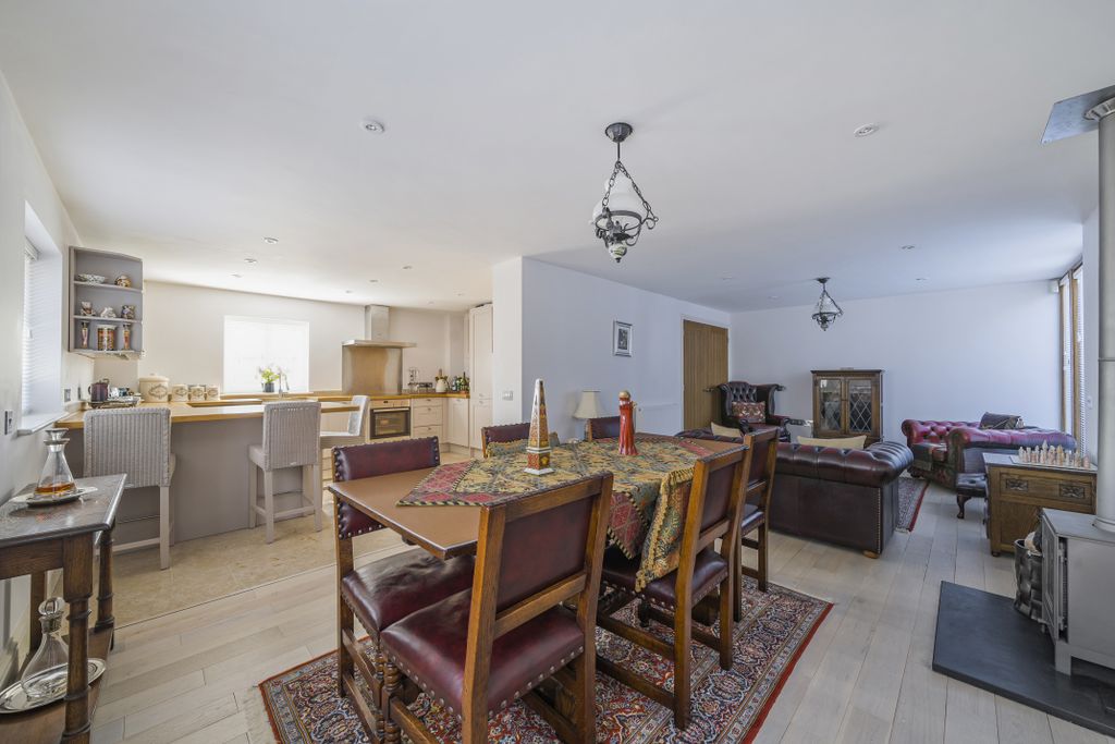 Property photo 3 of 19 12547503