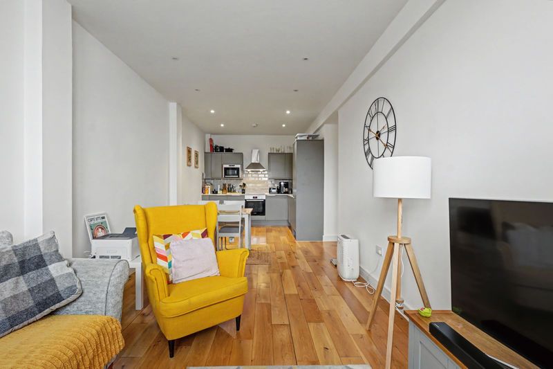 Property photo 3 of 11 Photo 8