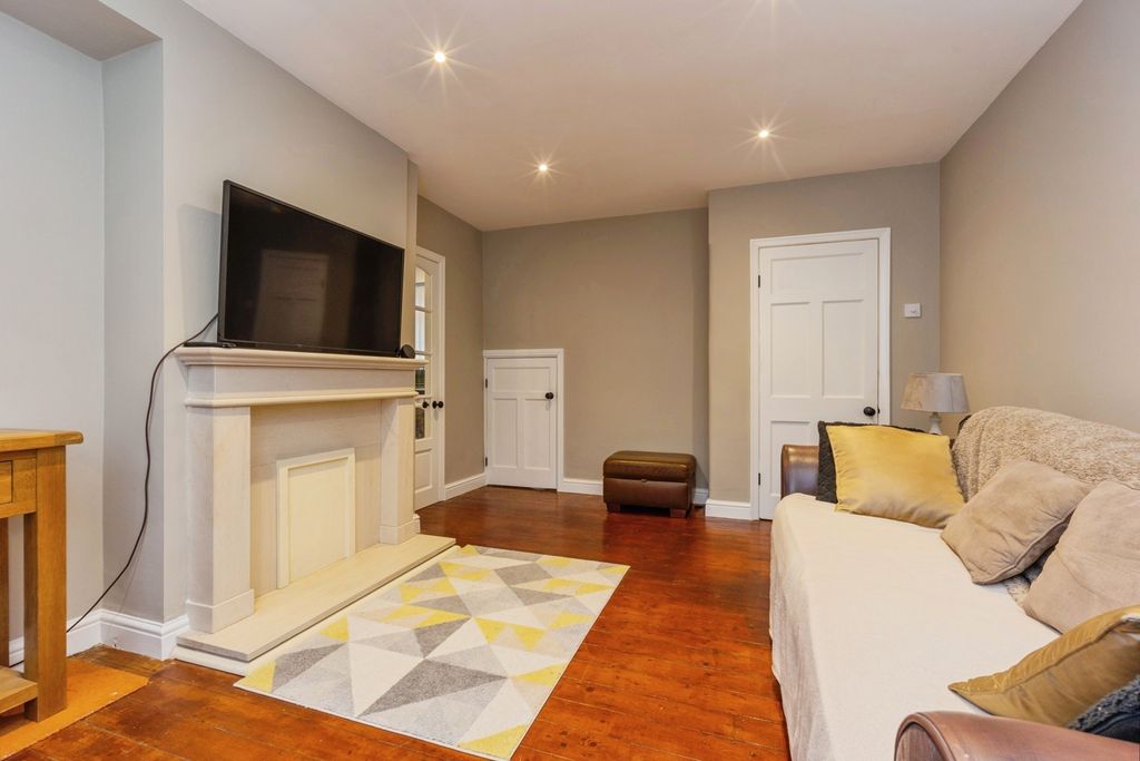 Property photo 3 of 20 Pbox-Img.Jpg