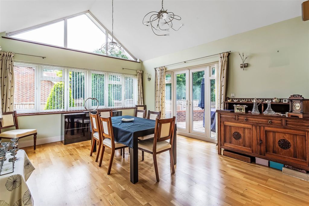 Property photo 3 of 16 8A-Beechcroft-11.Jpg