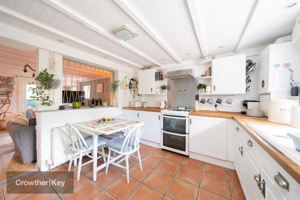 Property photo 2 of 25