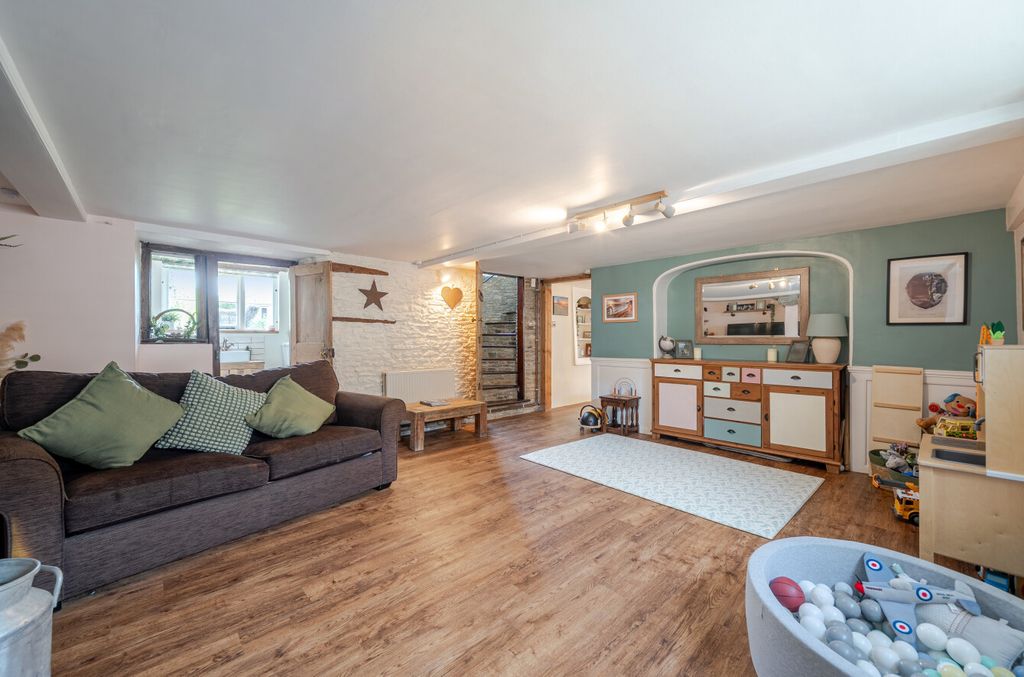 Property photo 3 of 15 Picture 3