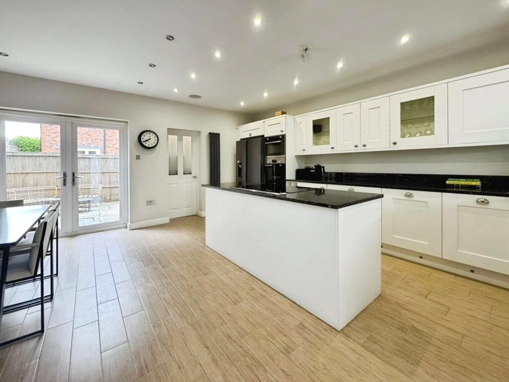 Property photo 3 of 17 Kitchen/Dining Room
