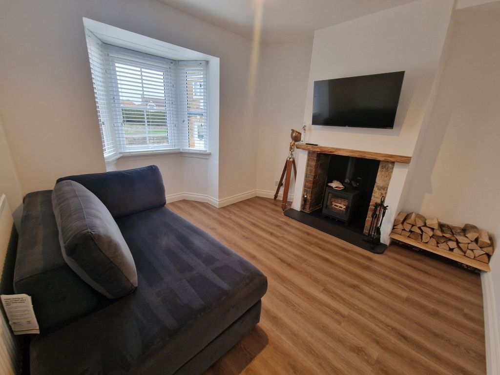 Property photo 2 of 18 Sitting Room