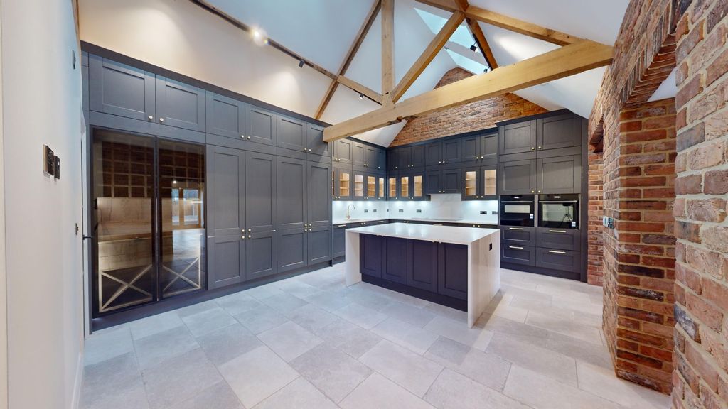 Property photo 2 of 34 3390143