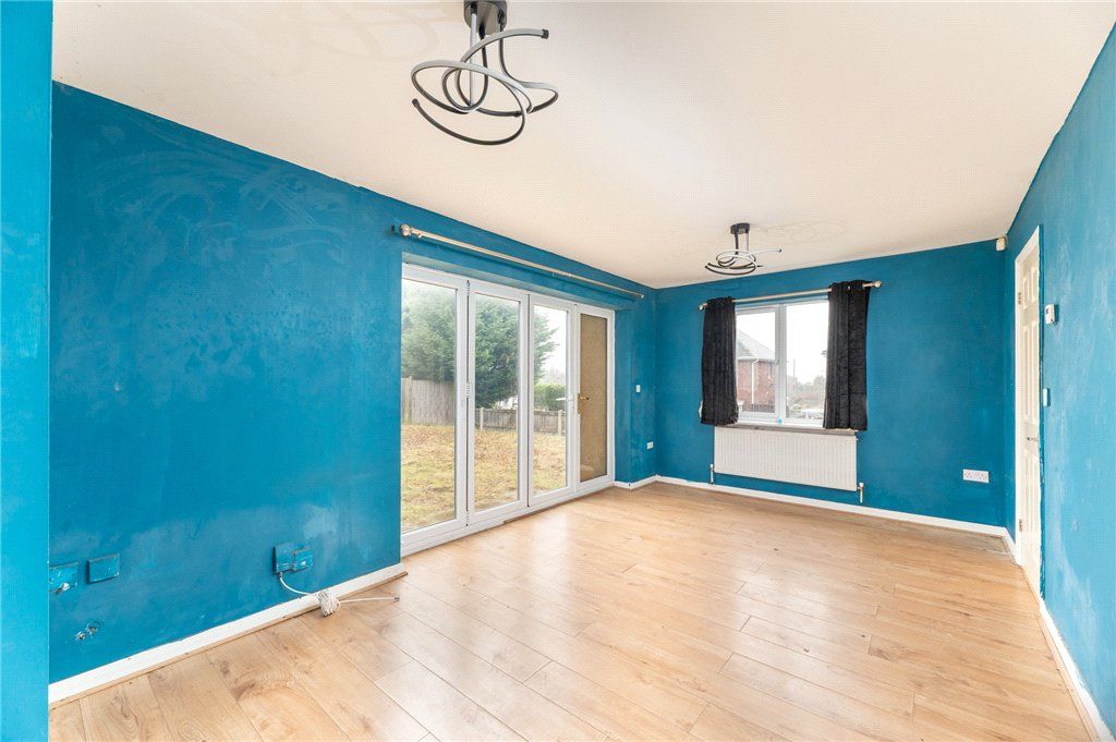 Property photo 3 of 25 Living Room