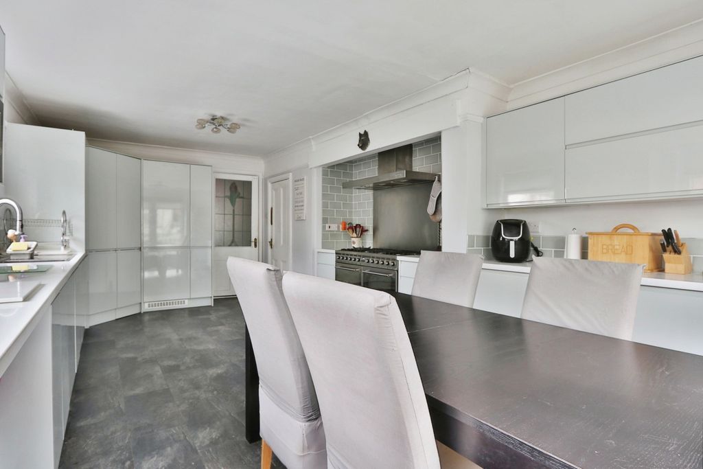 Property photo 3 of 24 3001748