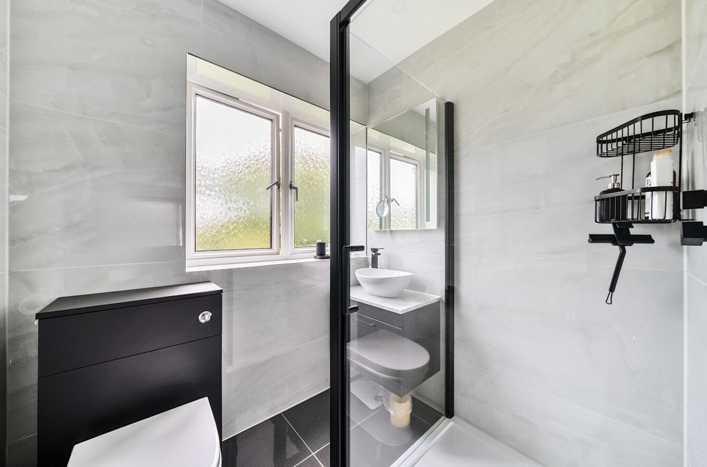 Property photo 3 of 21 1331205-1-6888c6F...