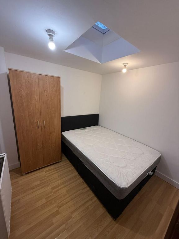 Property photo 2 of 5 Bedroom