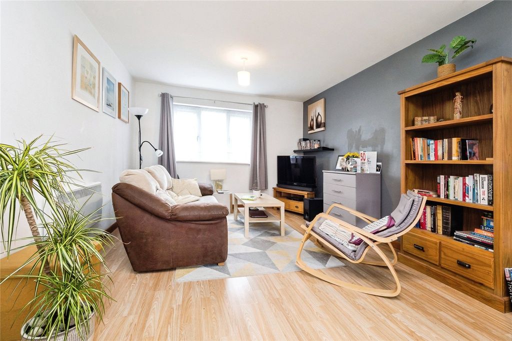 Property photo 2 of 19 Lounge