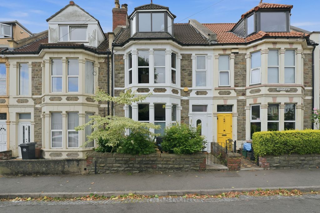 Property photo 1 of 32